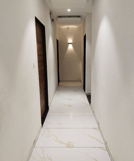 Hotel-corridor